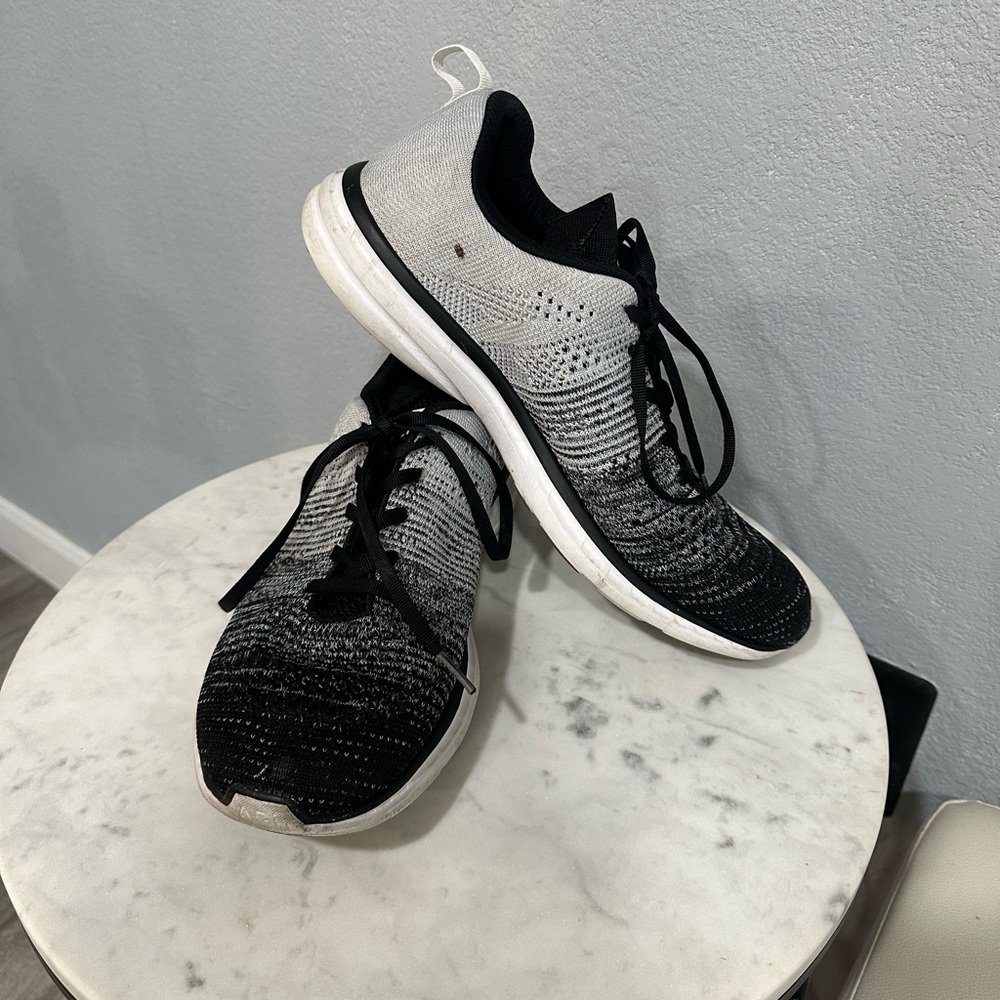APL Mens TechLoom Pro Shoe *Metallic
Black / Heather Grey / White